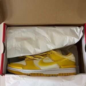Women’s Nike Dunk Low Twist in Coconut Milk / White / Vivid Sulfur Size 6.5